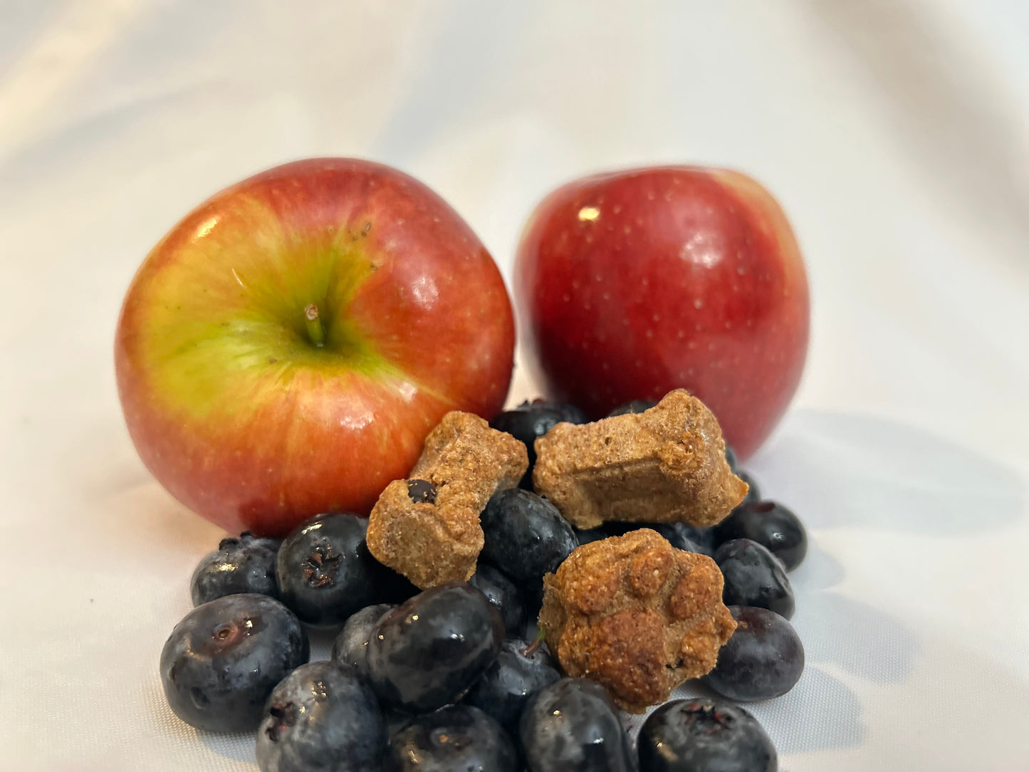 Lucy Loo Treats — Apple & Blueberry Dog Treats (7.5 oz.)