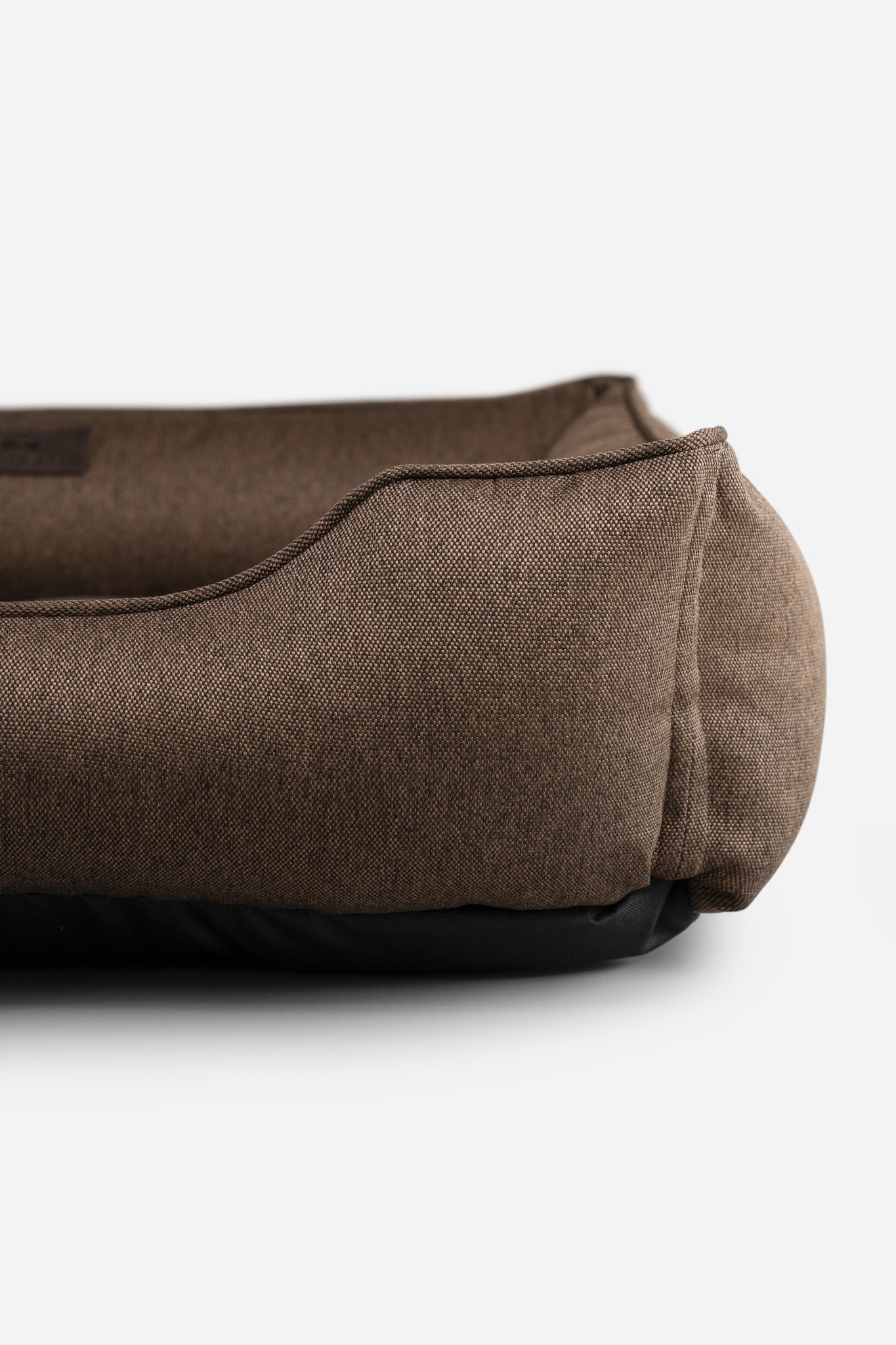 Chester & Lee Cotton Sleeper Dog Bed – Brown