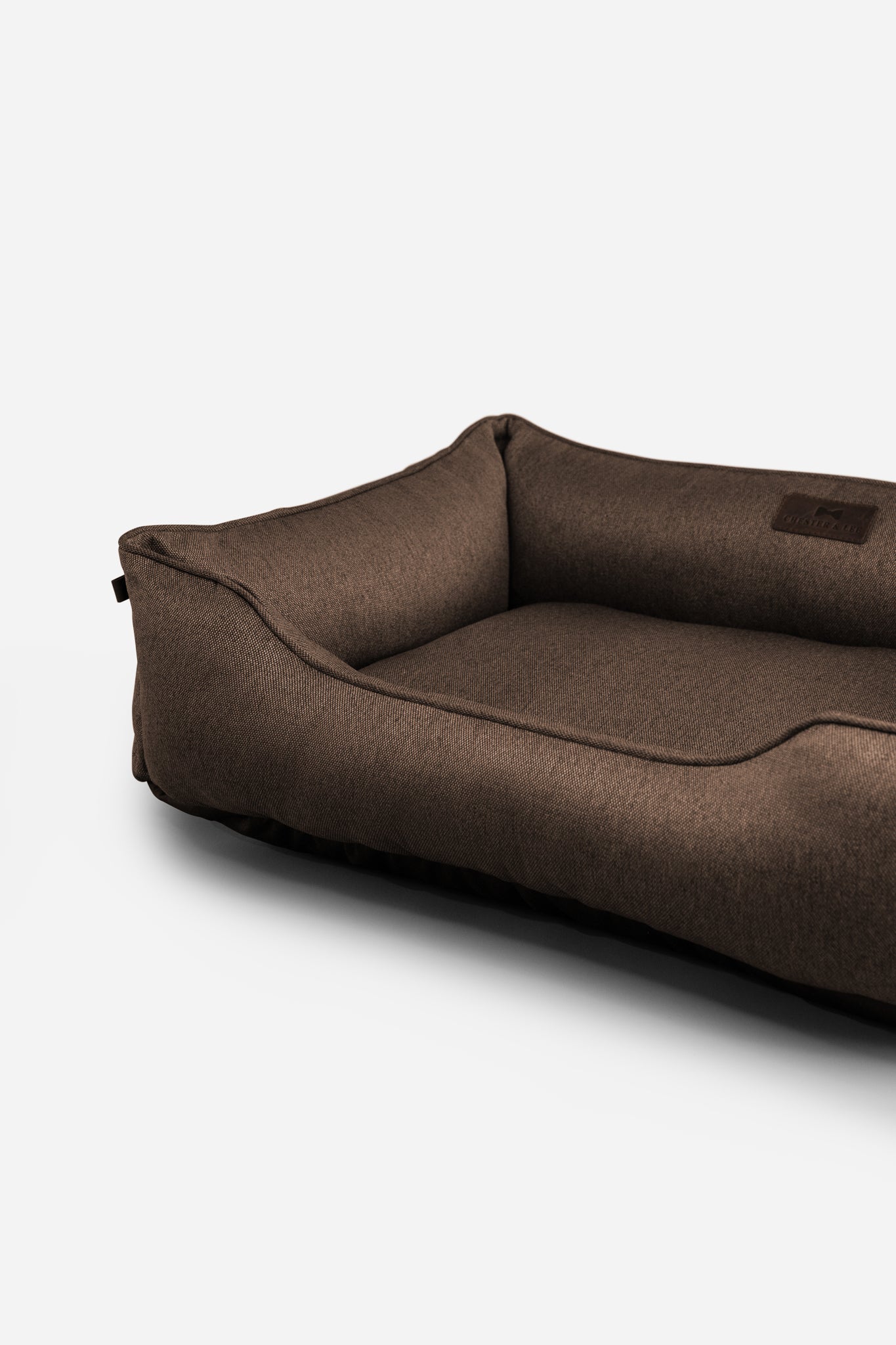 Chester & Lee Cotton Sleeper Dog Bed – Brown