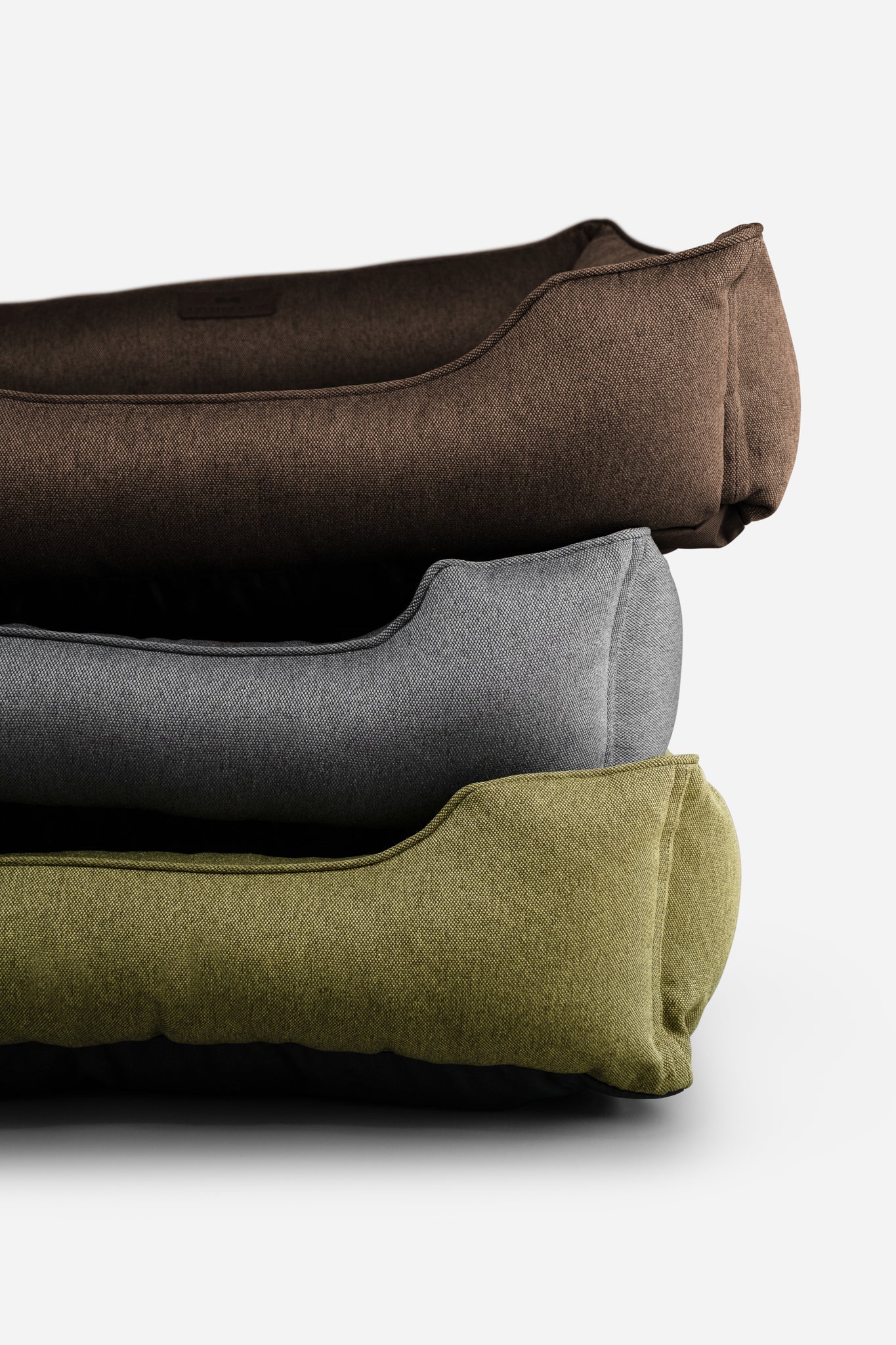 Chester & Lee Cotton Sleeper Dog Bed – Brown