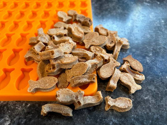 Lucy Loo Cat Treats — Salmon (2 oz. Bag)